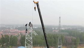 徐工吊车助力太焦铁路早通电 徐工吊车助力太焦铁路早通电