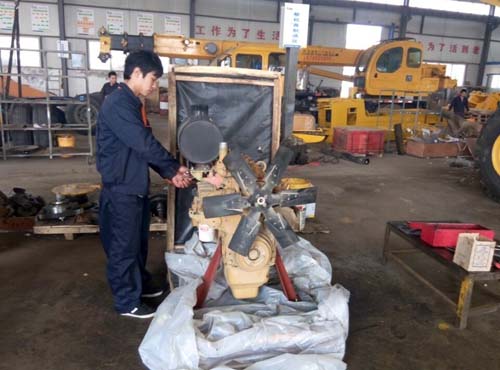 河南路友机械工程机械维修车间工作忙