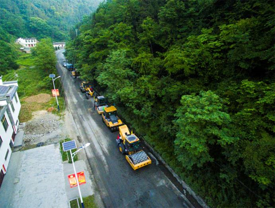 徐工成套机械助力安康省道部分路段建设