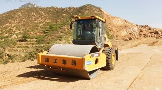徐工压路机公路建设必不可少的设备