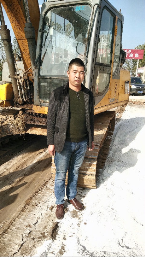 王俊杰与徐工挖掘机