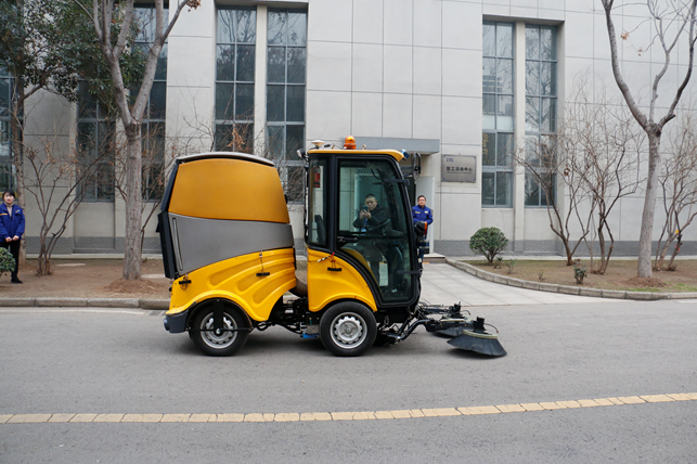 徐工路面养护车