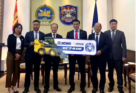 王民率领徐工考察团专程拜会了时任蒙古国乌兰巴托市市长斯·阿木尔赛汗