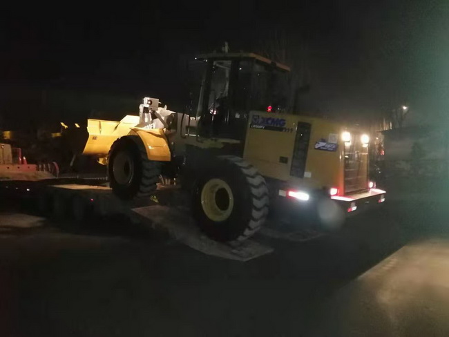 徐工LW500FV装载机深夜交车