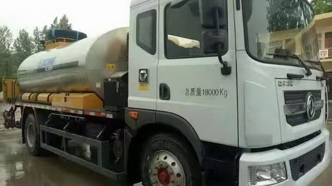 徐工XLS805全智能沥青洒布车
