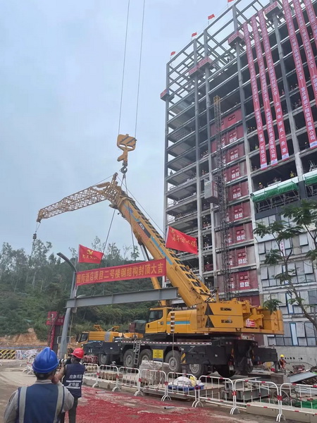 徐工起重机助力深圳国际酒店建设 徐工起重机助力深圳国际酒店建设