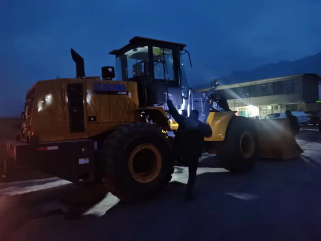 徐工XC956装载机交付河南地区水泥行业客户