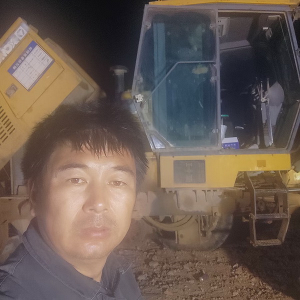 河南路友徐工服务工程师：刘师傅