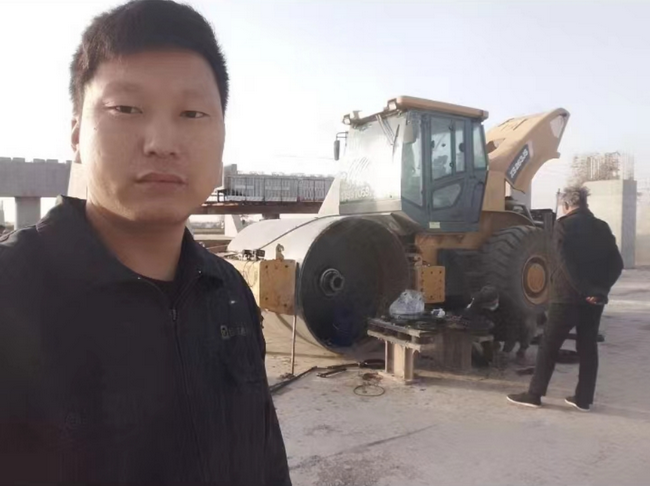 河南路友徐工服务工程师彭师傅