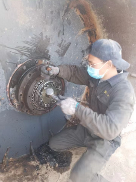 河南路友徐工服务工程师王师傅