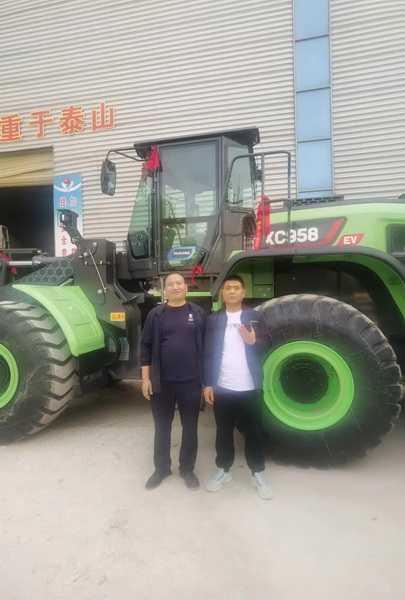 徐工XC958-EV电动装载机周口客户