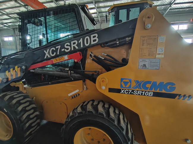 徐工XC7-SR10B滑移装载机