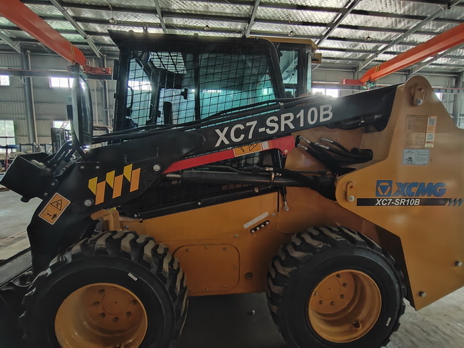 徐工XC7-SR10B滑移装载机